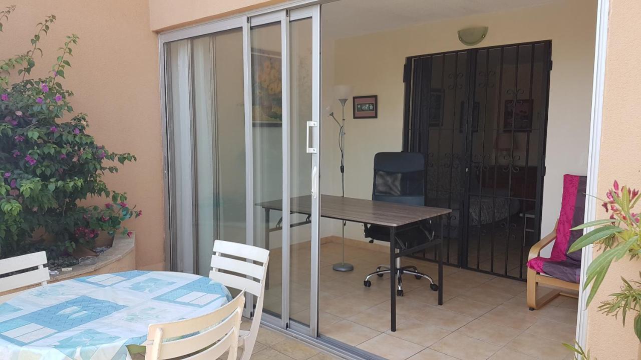 Logement Calme Proche Mer, 4 Personnes, St Aygulf Frejus Bagian luar foto