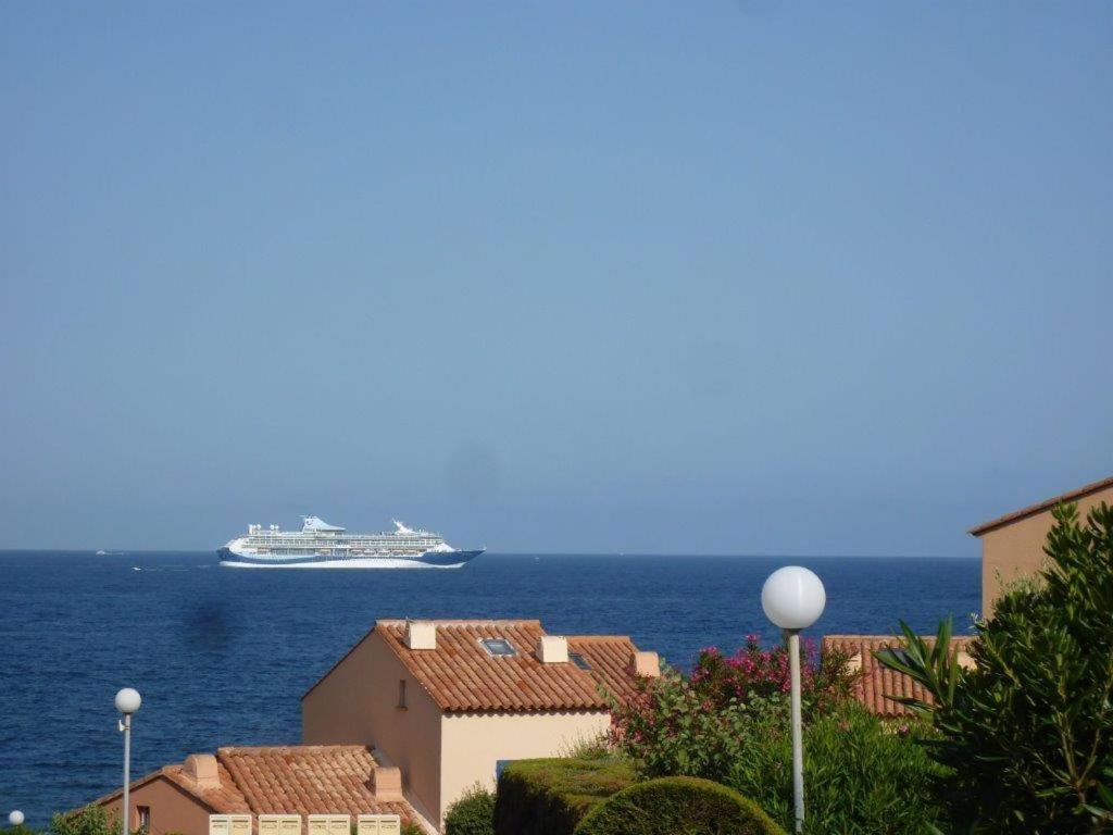 Logement Calme Proche Mer, 4 Personnes, St Aygulf Frejus Bagian luar foto